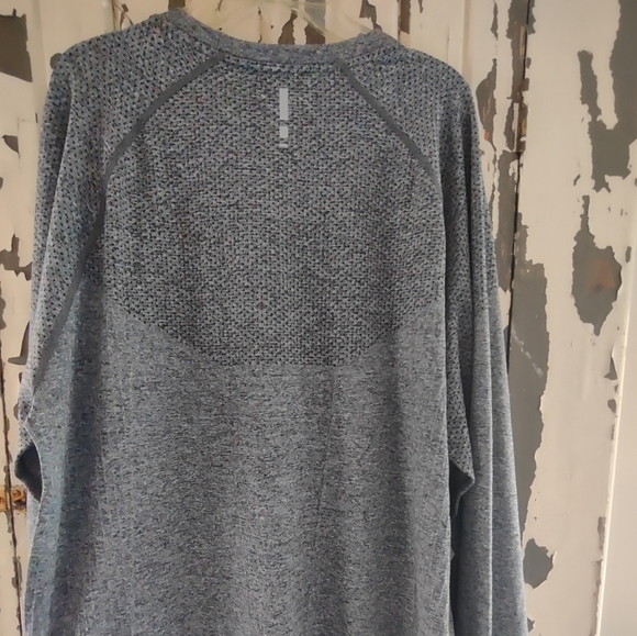 Old Navy Active, Size XL THIS SHIRT IS AWESOME!! - Picture 5 of 8